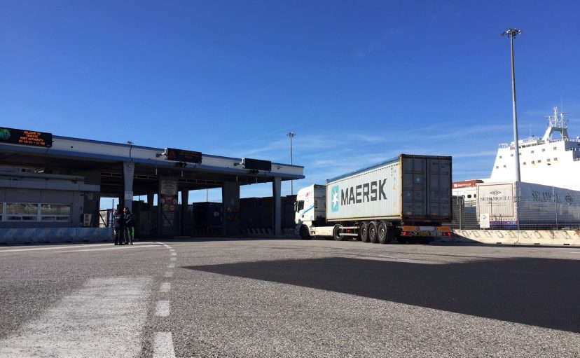 Porto di Trieste, terzo giorno di presidio a uno degli ingressi