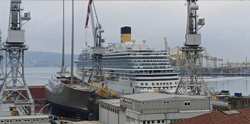 Yacht A, a Trieste Fincantieri e Demanio al lavoro per liberare il bacino in attesa di Norwegian Prima