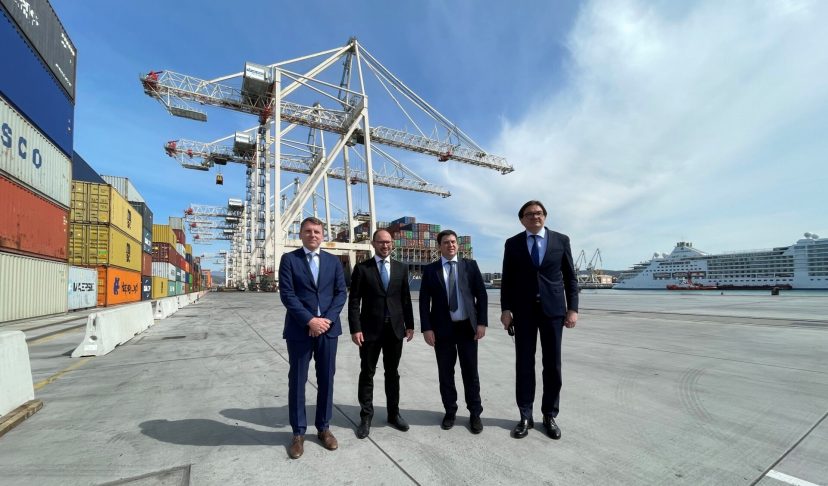 Porto di Capodistria: «In arrivo nuove attrezzature». Intanto Fiume propone una collaborazione