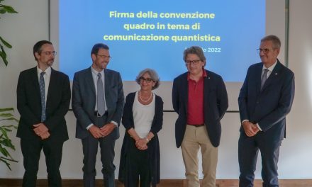 Trieste, comunicazione quantistica: accordo tra Authority e istituti scientifici<h2 class='anw-subtitle'>Firmata oggi una convenzione per rendere a prova di hacker gli scambi di dati nei settori dei trasporti e della logistica</h2>