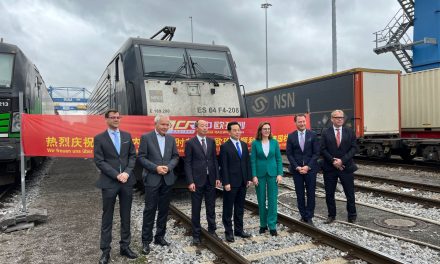 Duisburg-Cina: treno con orario fisso<h2 class='anw-subtitle'>China-Europe Railway Express: quasi 10mila chilometri in 10 giorni per il convoglio che collega il porto tedesco a Xi'an</h2>