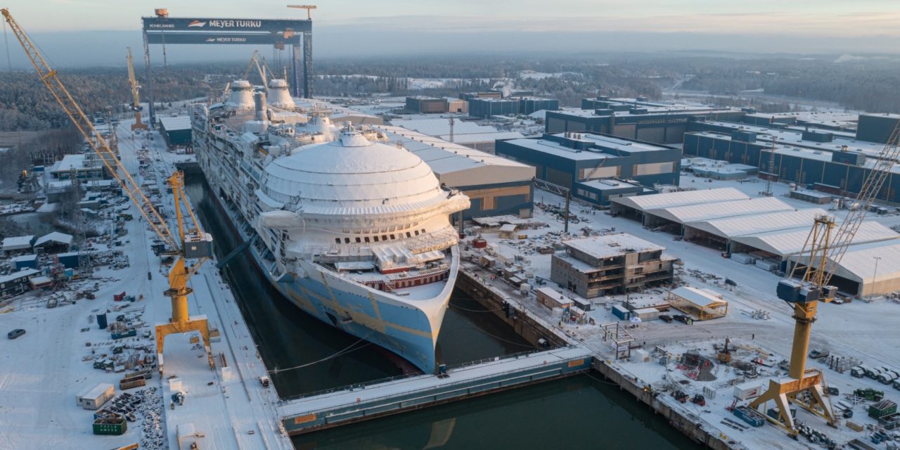 Uscita dal bacino la nave da crociera più grande del mondo<h2 class='anw-subtitle'>La Icon of the Seas è stata commissionata da Royal Caribbean al cantiere finlandese Meyer Turku</h2>