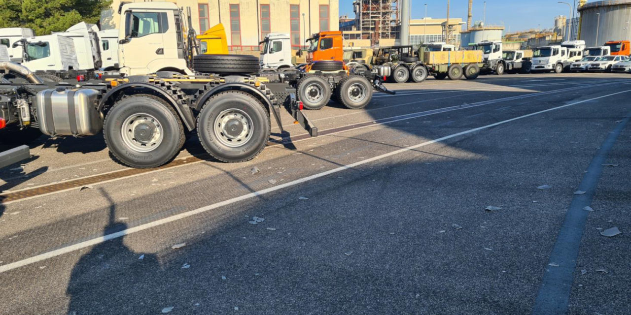 Porto di Monfalcone, rischio amianto: messo in sicurezza tetto magazzino<h2 class='anw-subtitle'>Pulizia dei piazzali e riparazione del manufatto dopo che la Bora aveva sollevato parte della copertura</h2>