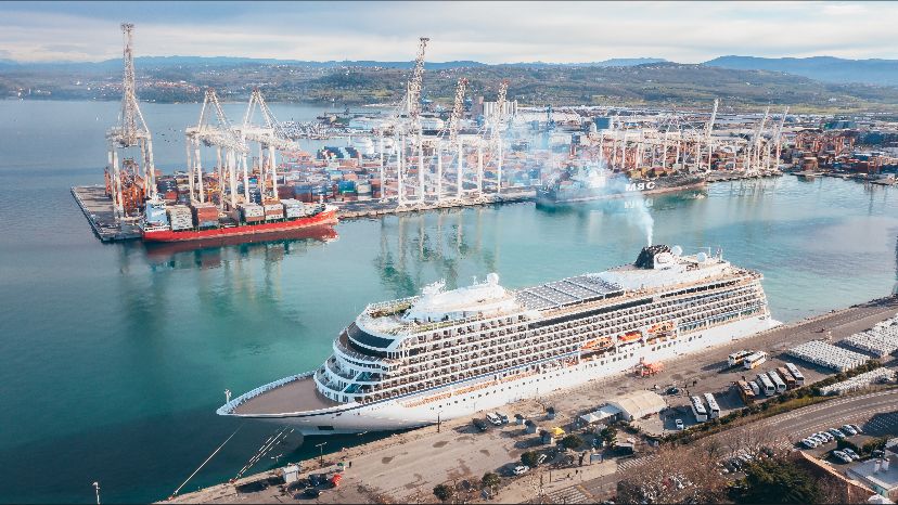 Porto di Capodistria inaugura stagione crociere<h2 class='anw-subtitle'>La Viking Sky è arrivata e ripartita per Chioggia. Nel 2023 attese 80 toccate e 125mila passeggeri, cifre da record per lo scalo sloveno</h2>