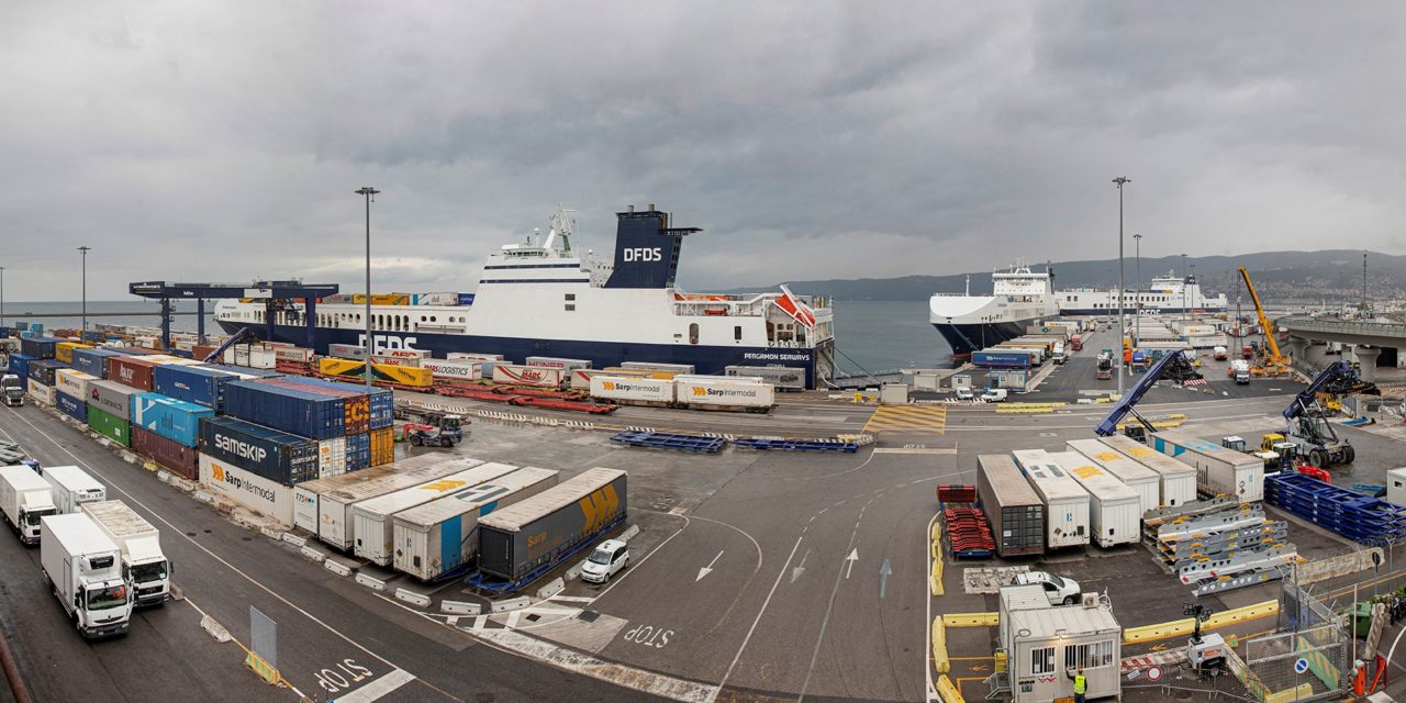 Porto di Trieste, Marocco e Serbia le nuove direttrici<h2 class='anw-subtitle'>Ministro Urso conferma i porti di Trieste e Venezia come hub per il grano dall'Ucraina</h2>