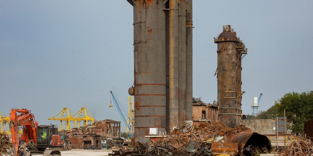 Ex Ferriera di Trieste: Logistica Giuliana diventa terminalista per 45 anni<h2 class='anw-subtitle'>Si completa l'Accordo di programma che, dopo la dismissione dell'impianto siderurgico, darà nuove aree al porto</h2>