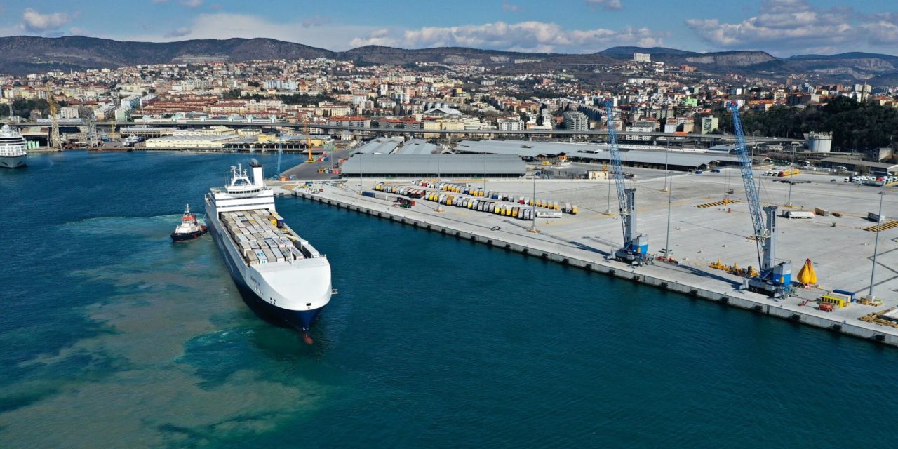 Porto di Trieste, nuova concessione di quarant’anni a Hhla<h2 class='anw-subtitle'>L'Authority allunga i termini fino al 2064 in virtù degli investimenti già eseguiti e in via di definizione</h2>