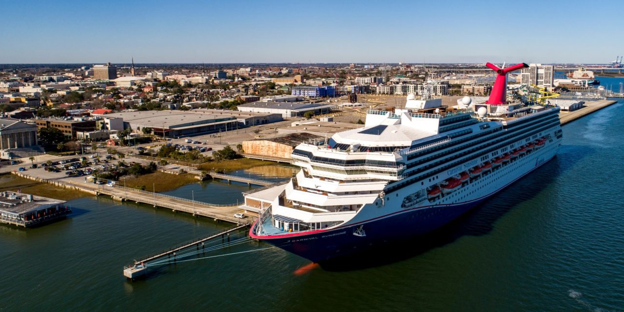 Crociera da incubo per i passeggeri della Carnival Sunshine<h2 class='anw-subtitle'>Una tempesta ha colpito la nave al largo di Charleston (Carolina del Sud): vetri in frantumi e ponti allagati (video)</h2>