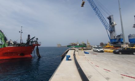 Dragaggi per Porto Nogaro: i fanghi alla Piattaforma logistica di Trieste<h2 class='anw-subtitle'>Iniziato l'escavo (video) nel canale di accesso alla scalo a servizio dell'area industriale dell'Aussa Corno</h2>