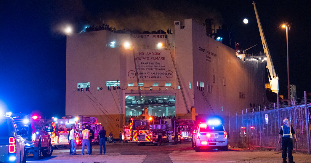 Incendio su nave Grimaldi: morti due vigili del fuoco<h2 class='anw-subtitle'>L'incidente ieri al porto di Newark (New Jersey-Usa) mentre erano in corso operazioni di carico di veicoli</h2>