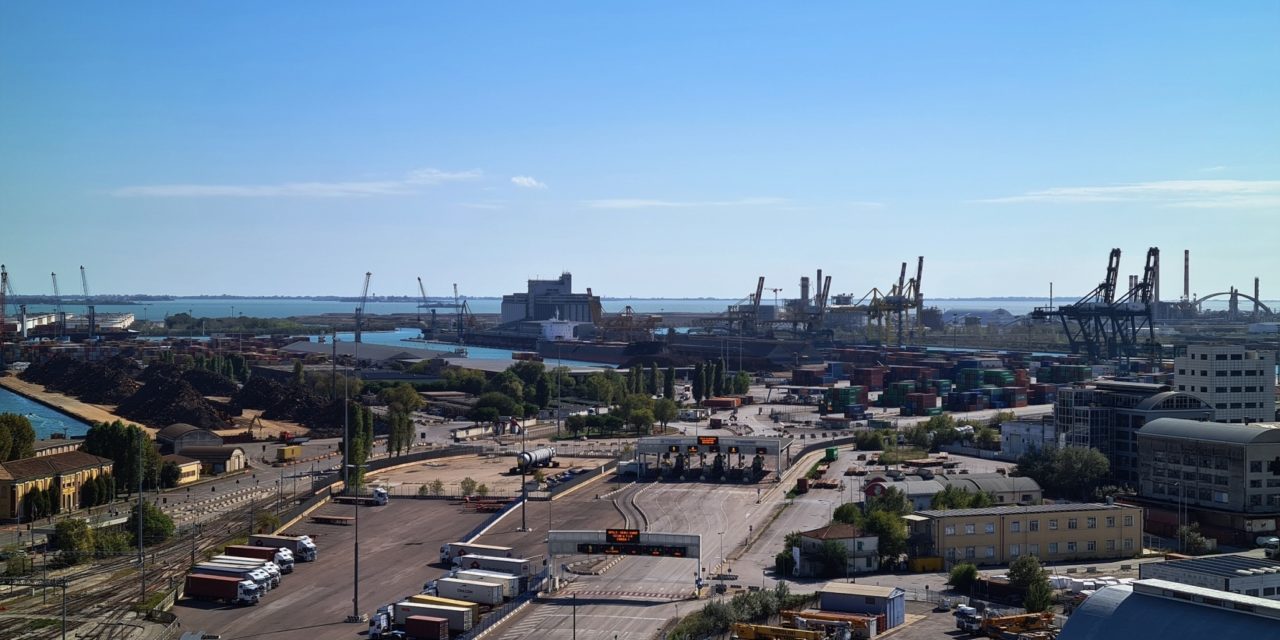 Porto Marghera, per VCSL qualifica di deposito fiscale vini e spumanti<h2 class='anw-subtitle'>Venice Cold Stores & Logistics amplia i servizi offerti alle imprese del settore vitivinicolo</h2>