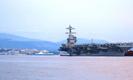 La portaerei Ford da stamattina davanti a Trieste<h2 class='anw-subtitle'>La nave da guerra più grande del mondo stazionerà per quattro giorni nel golfo</h2>