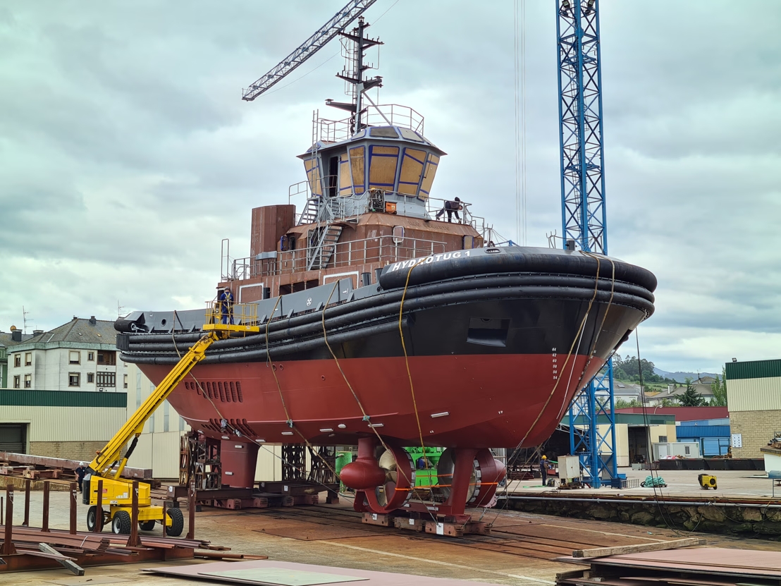 Hydrotug 1 in costruzione ai cantieri navali Armón, in Spagna.