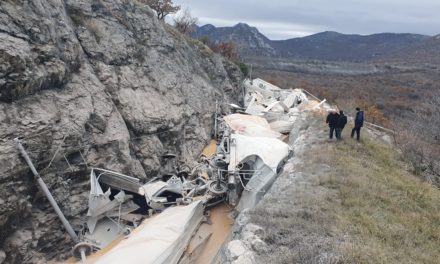 Traffico ferroviario in tilt al porto di Fiume dopo l’incidente a Škrljevo<h2 class='anw-subtitle'>Metrans avvisa i clienti e applica un supplemento di 75 euro a Teu per la deviazione</h2>