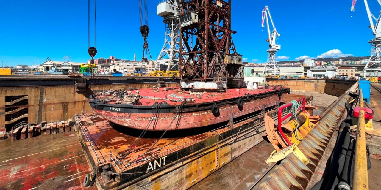 Ursus, al via oggi operazione trasferimento<h2 class='anw-subtitle'>Lo storico pontone del porto di Trieste, a rischio affondamento, sarà messo a terra</h2>