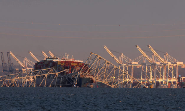 Portacontainer urta e fa crollare ponte a Baltimora