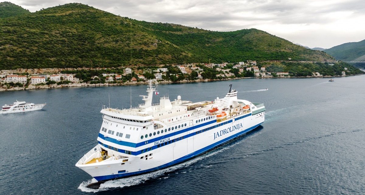 La “Dalmacija” di Jadrolinija in servizio dopo aver lasciato il cantiere di Fiume<h2 class='anw-subtitle'>La nave più grande mai gestita dalla compagnia croata, con la nuova livrea, servirà la rotta Bari-Ragusa (Dubrovnik)</h2>