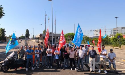 Sciopero porti, anche a Venezia adesione record<h2 class='anw-subtitle'>Sindacati: «Necessario recupero salariale e regole stringenti su salute e sicurezza»</h2>