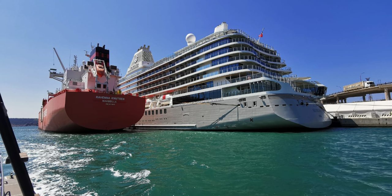 Nave rifornita di gas: la prima volta per il porto di Trieste<h2 class='anw-subtitle'>Una nave da crociera ormeggiata al Molo VII ha ricevuto il Gnl dalla bettolina</h2>