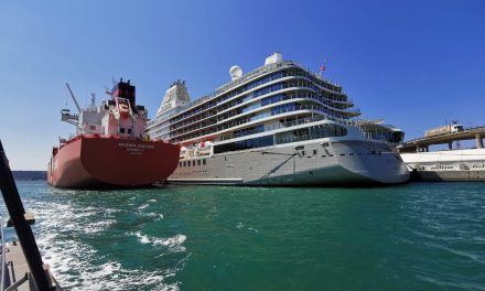 Nave rifornita di gas: la prima volta per il porto di Trieste<h2 class='anw-subtitle'>Una nave da crociera ormeggiata al Molo VII ha ricevuto il Gnl dalla bettolina</h2>