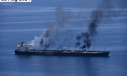 Petroliera ancora in fiamme nel Mar Rosso dopo attacco Houthi<h2 class='anw-subtitle'>Rischio danno ambientale anche se non ci sono evidenze di perdite di greggio</h2>